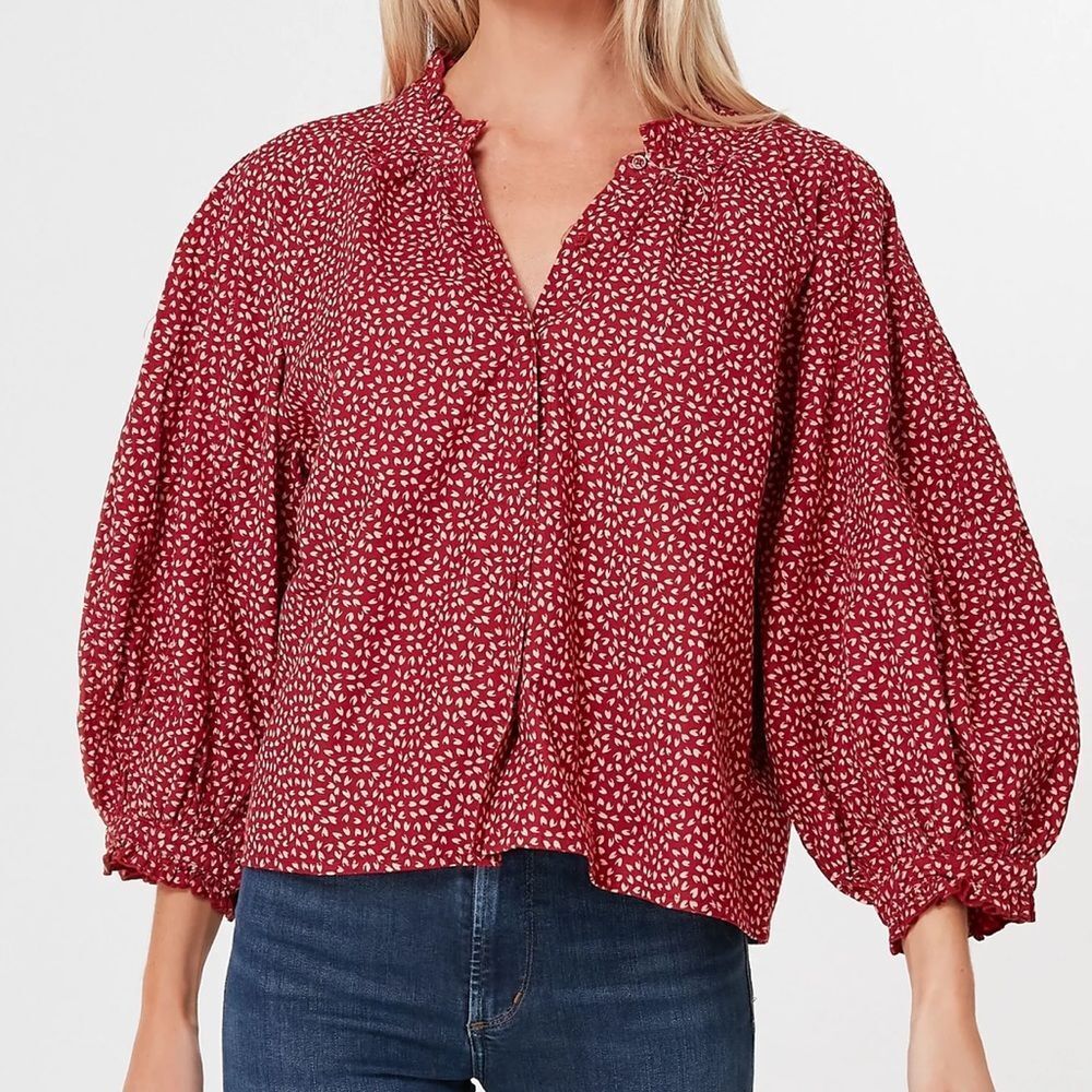 The Great Red Laurel Leaf Print Boutonniere Top